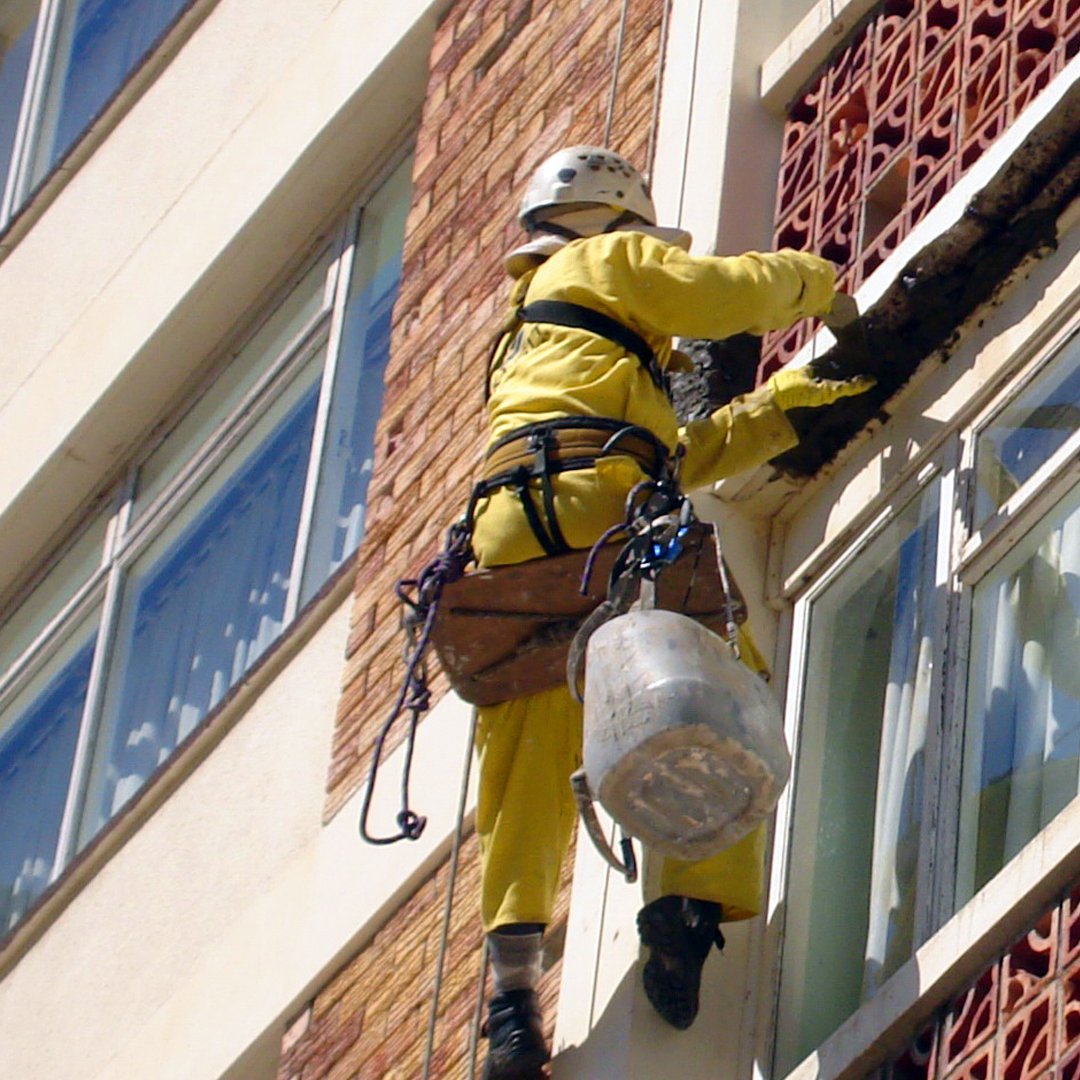 skysiteza's tweet image. #TBT to #spalling before #painting. 
Refurbishing High Rise &amp;amp; Commercial Properties, Shopping Centers &amp;amp; Industrial Factories.
#Skysite #ropeaccess #ropeaccesstechnician #ropeaccessprofessional #safetyatheight #sealing #waterproofing #ThrowbackThursday #ThursdayThrowback #TBT
