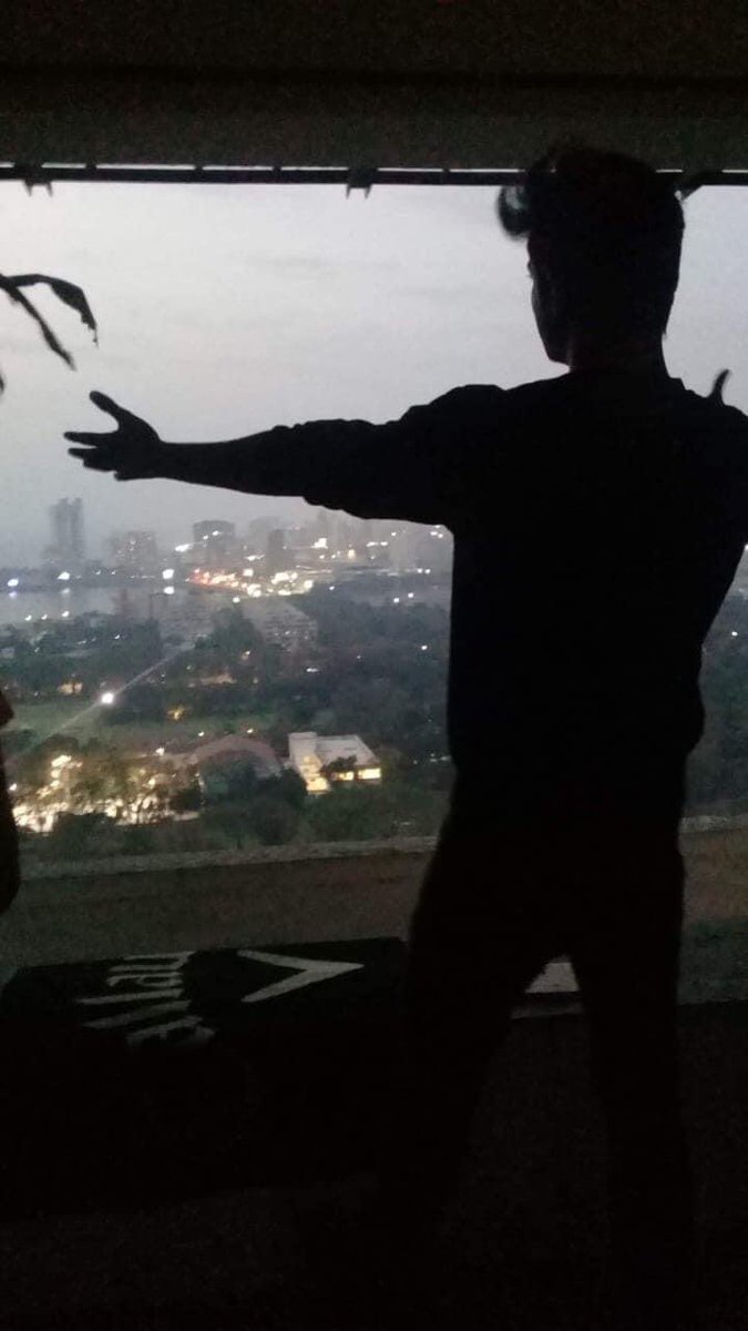 smitaparikh2's tweet image. Stop maligning our Sushant had Fear of hieght ? Standing with open arms at my 31 floor balcony one of his favourite places to hangout ? Talking to 500 IIt’ns working on education and healthcare !!!  @nilotpalm3 @Shwetasinghkiri @withoutthemind @arnabofficial7 @Swamy39 @republic