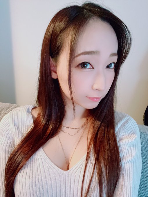 ご飯いくー 今日は普段やらない ちと珍しい前髪&amp;ネックレス してみておる https://t.co/d2da6TBURX