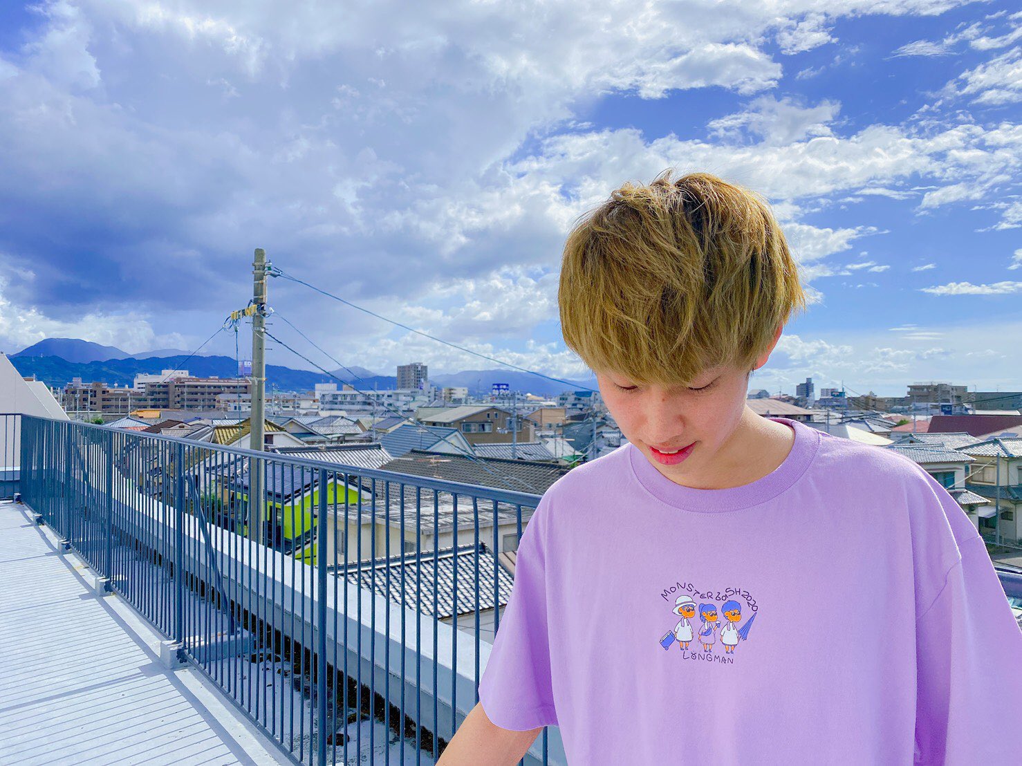 Monster Bash No Twitter Monster Bash オフィシャルグッズ好評販売中 Longman モンバス コラボtee イラストは さわちゃんのデザイン 定番の白に加え トレンドのラベンダーカラーや赤もご用意しています モデル着用サイズ Xl T Co