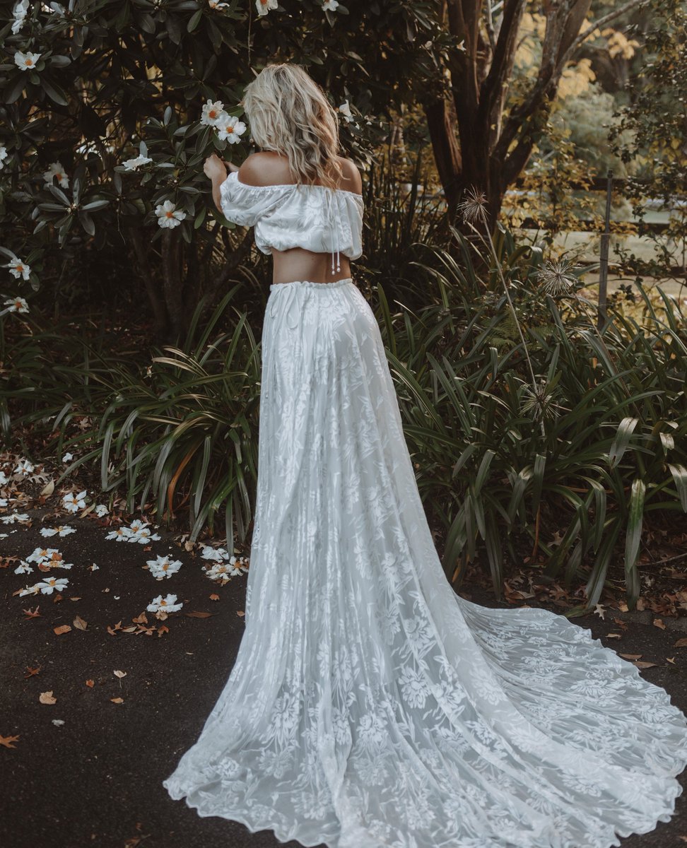 Graceloveslace's tweet photo. What doesn't break us, only makes us stronger! Times are crazy right now for all our brides still dreaming, planning, postponing and changing wedding day plans. We SALUTE you! 

Who out there has had to change their date? 

#GraceLovesLace #TheUniqueBride https://t.co/UButIbnuSb