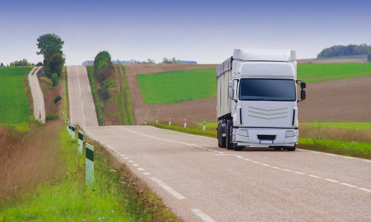 Goods vehicle drivers are being reminded to complete a form if they’re entering the UK from outside the common travel area🚛

The Public Health passenger locator form is available here➡️ow.ly/WXbn50B4iAh

More information on travel restrictions➡️ow.ly/ug8t50B4iAi