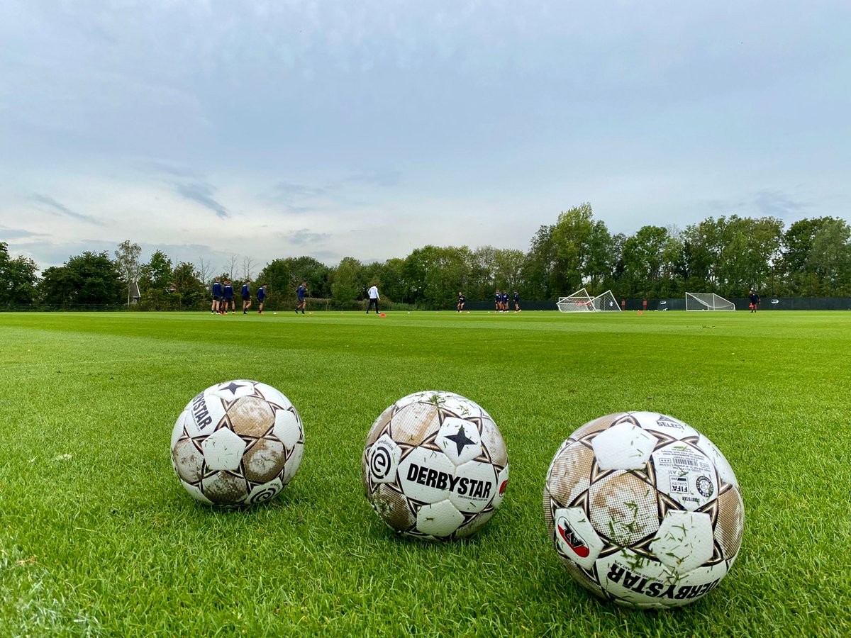AZAlkmaar's tweet photo. 🌇 Back in Zaan City

🏋️‍♂️ De basis van AZ - Plzen blijft binnen.

#AZ #azvik #UCL https://t.co/mi1qmGtRFV