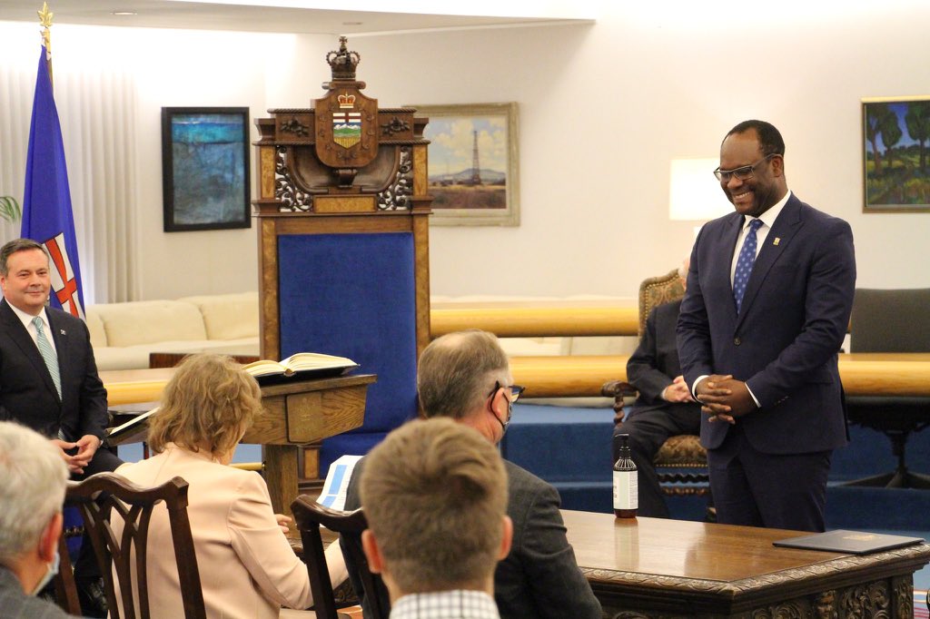 IgboHistoFacts's tweet image. Igbo man, Kelechi Madu becomes the first Black Minister of Justice in Canada&apos;s history.

He has been appointed as the Minister of Justice and Solicitor General of Alberta, Canada.
He was ex-Minister of Municipal Affairs of Alberta, April 2019 to Aug. 2020.

Let&apos;s celebrate him 👏