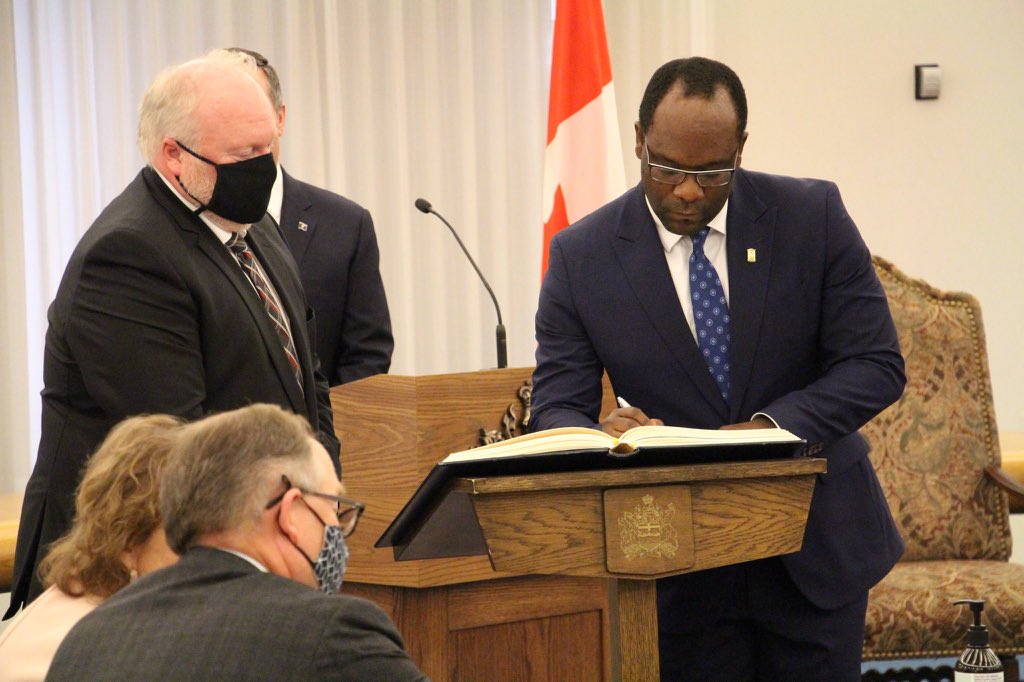 IgboHistoFacts's tweet image. Igbo man, Kelechi Madu becomes the first Black Minister of Justice in Canada&apos;s history.

He has been appointed as the Minister of Justice and Solicitor General of Alberta, Canada.
He was ex-Minister of Municipal Affairs of Alberta, April 2019 to Aug. 2020.

Let&apos;s celebrate him 👏