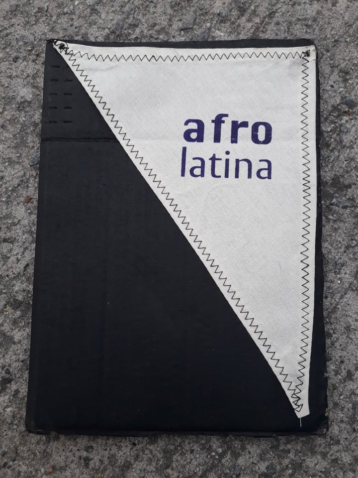 Get to know  @britishlibrary latest  #cartonera acquisition: Padê Editorial publishes Afro-Brazilian and LGBT authors against racism and for social justice. Just before lockdown we received a shipment  #ProjetoEscrevivências  http://www.pade.lgbt   #CollectionsUnited