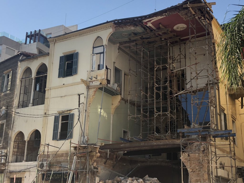 حدن غيري كل ما يمرق ببيروت ويشوف الدمار قلبو بِغصّ وبيبكي؟ 💔🥀🇱🇧
#بيروت #لبنان