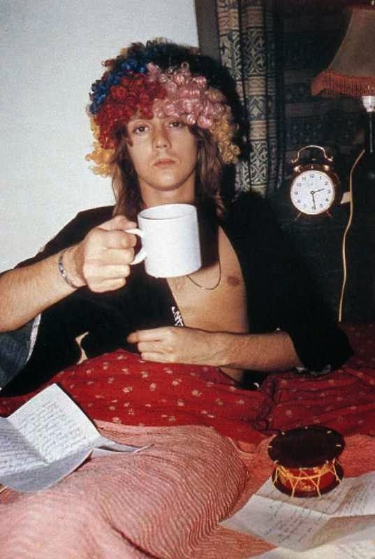 ashton irwin as roger taylor, a thread