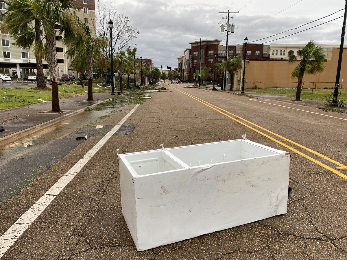 WeatherGoinWILD's tweet image. -  #HurricaneLaura blowing refrigerators in to the streets!
#LakeCharles #Louisiana #Laura
