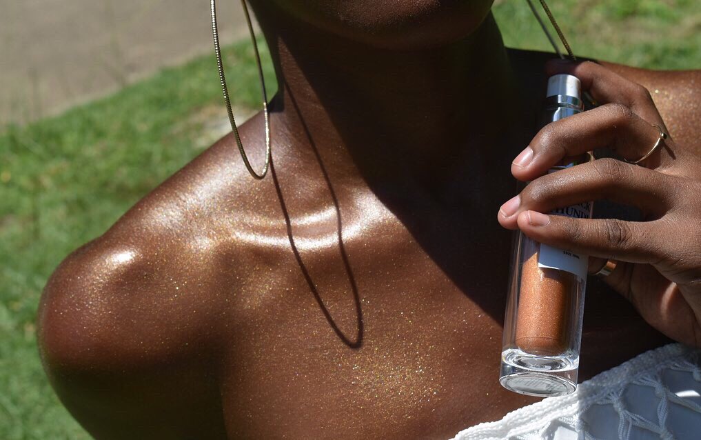 Brand_BTS's tweet photo. Our ‘Coco Mania’ shimmering Glow Oil Looks Absolutely Stunning on Chocolate Skin! ✨👏🏿 SHOP @Brand_BTS 

#blackthunderstorm #shimmeroils #glowoil #ridetheblackwavewithus 
#BlackBusiness https://t.co/Dx2k7kxuR7
