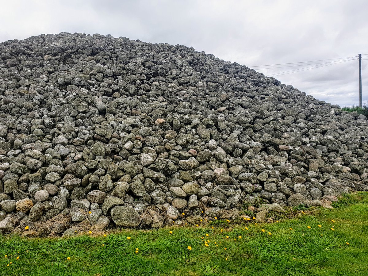 abzpaul's tweet image. Must NOT take the one from the bottom... #cairn #burielcairn #memsie #aberdeenshire #scotland  #historicscotland