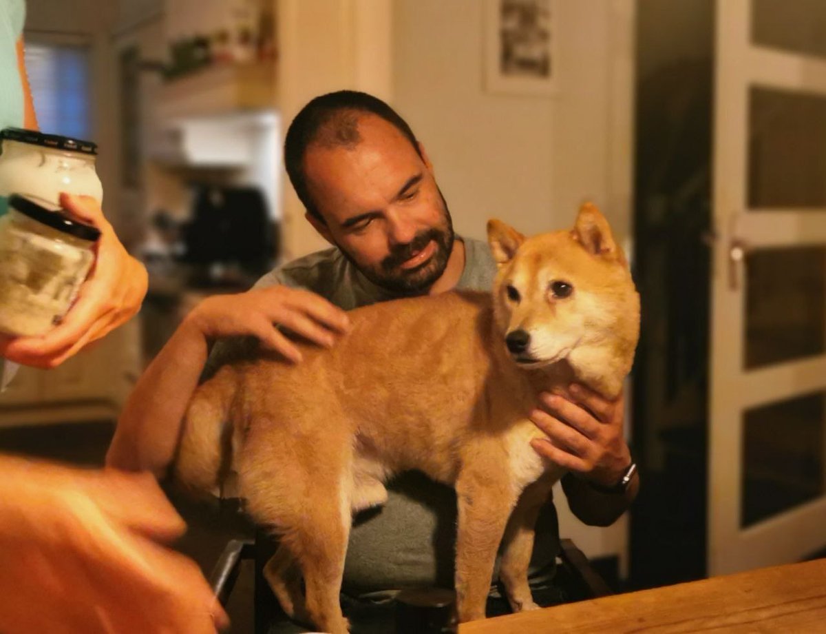 Ik wilde niet ‘zo iemand’ zijn maar ik kon toch niks anders bedenken. Revu-column derhalve over wijlen Terrorpluis:

‘Nog één keer strand, nog één hamburger, nog één keer pissen in z’n ouwe stadspark’ revu.nl/artikel/307732…