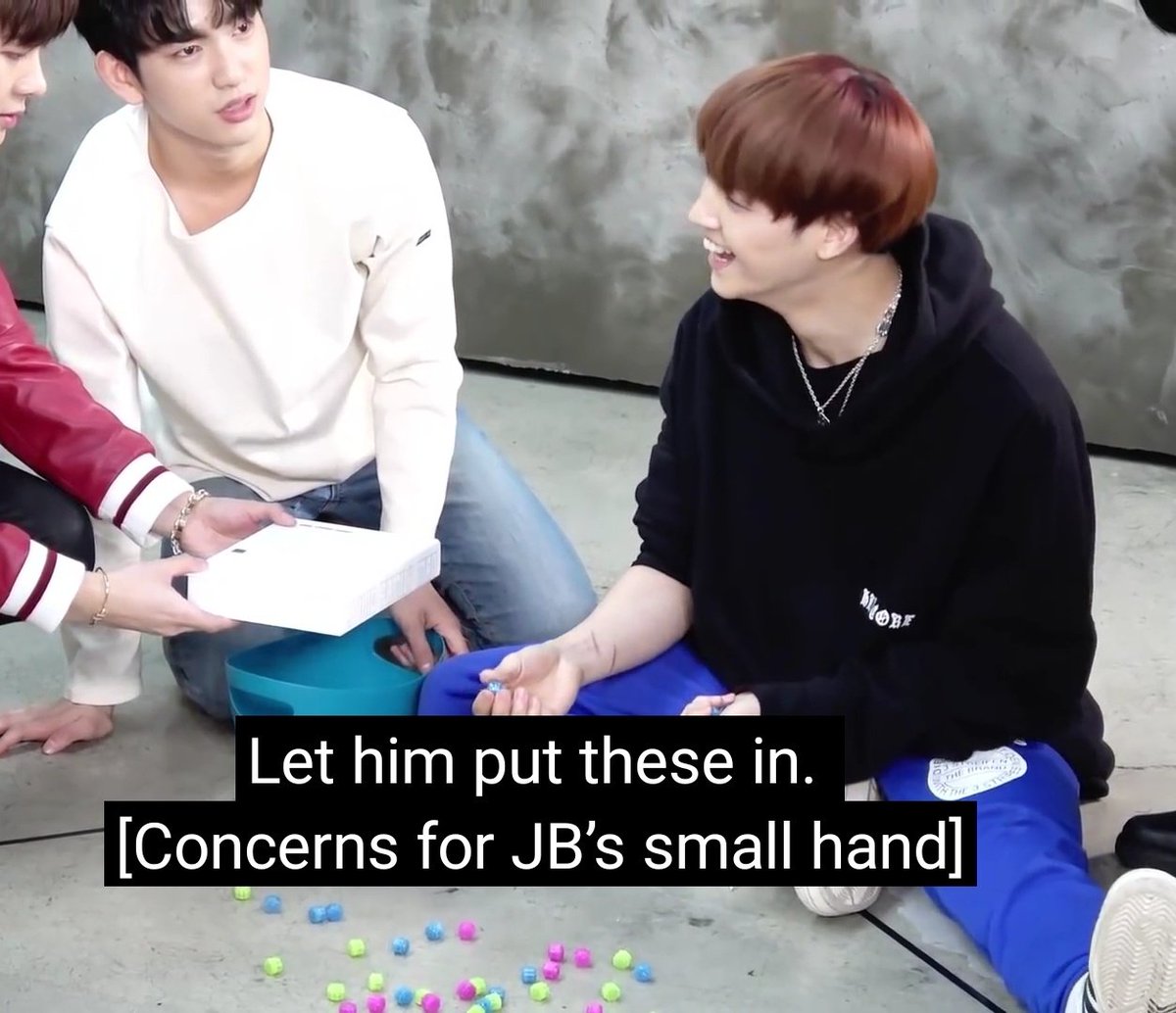  @loeyoung_ aaaaaa look at jinyoung taking into consideration jaebeom's babie hands, what a caring bff