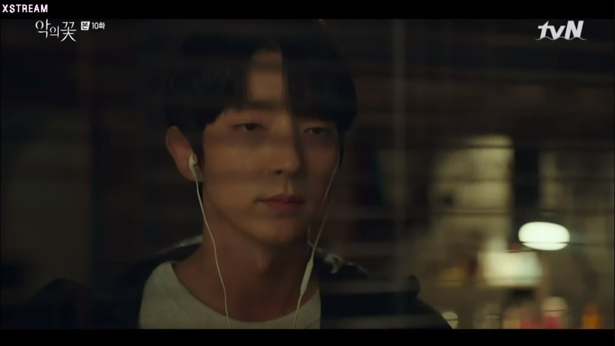 HYUNSOO TOLD HER THAT IT WAS HIS MOM'S VOICE ON THAT TAPE.  ALSO SHE TOLD HIM NOT TO GET HURT. DID HE REALIZE THAT JIWON KNOWS WHO HE REALLY IS?  #FlowerOfEvil