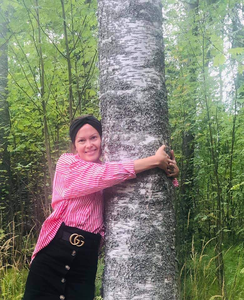 Halaa puuta  ja arvosta lähiympäristöäsi! 💚 🌳 

Tässä lähimetsän koivu Maisemasuunnittelijat ry:n hallituksen jäsenen Karolina Lindenin halauksessa. 

24.-30.8.2020, vietetään puunhalausviikkoa. 

Muistathan jakaa oman halauksesi somessa tunnisteella #puunhalausviikko