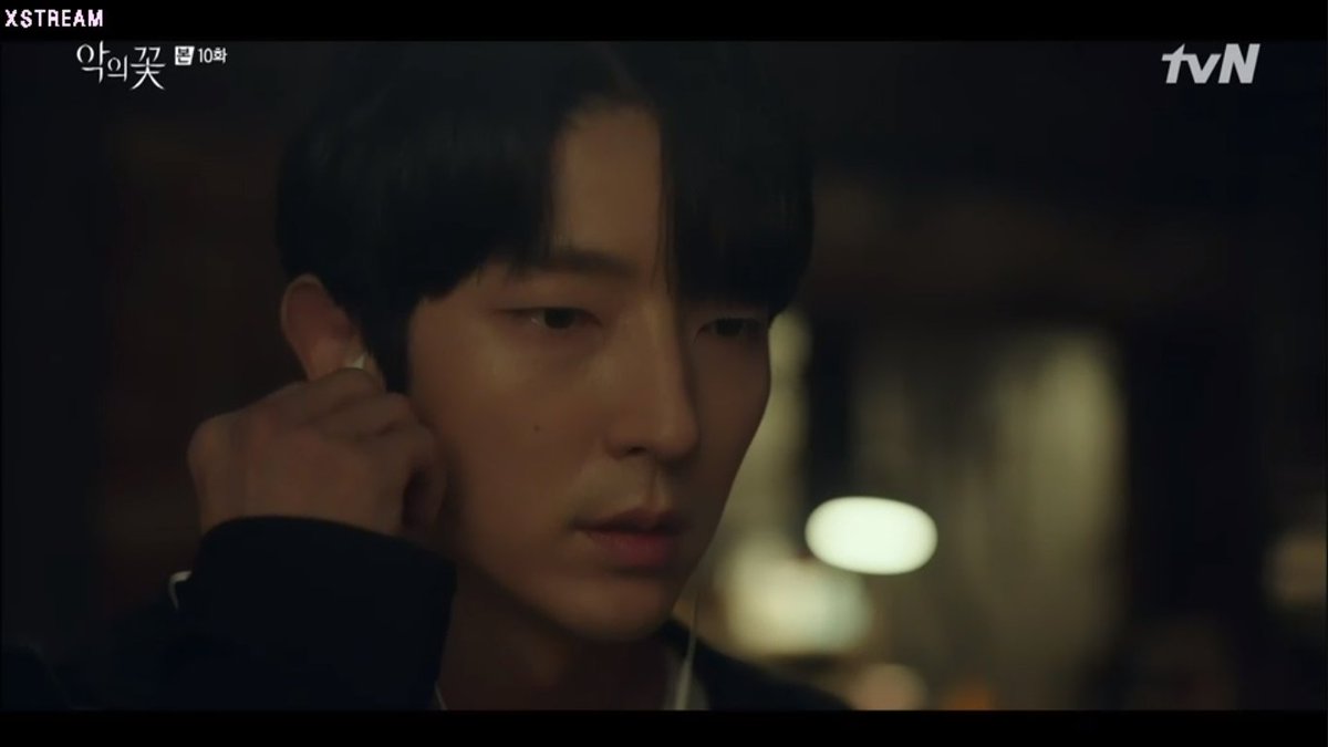 HYUNSOO TOLD HER THAT IT WAS HIS MOM'S VOICE ON THAT TAPE.  ALSO SHE TOLD HIM NOT TO GET HURT. DID HE REALIZE THAT JIWON KNOWS WHO HE REALLY IS?  #FlowerOfEvil