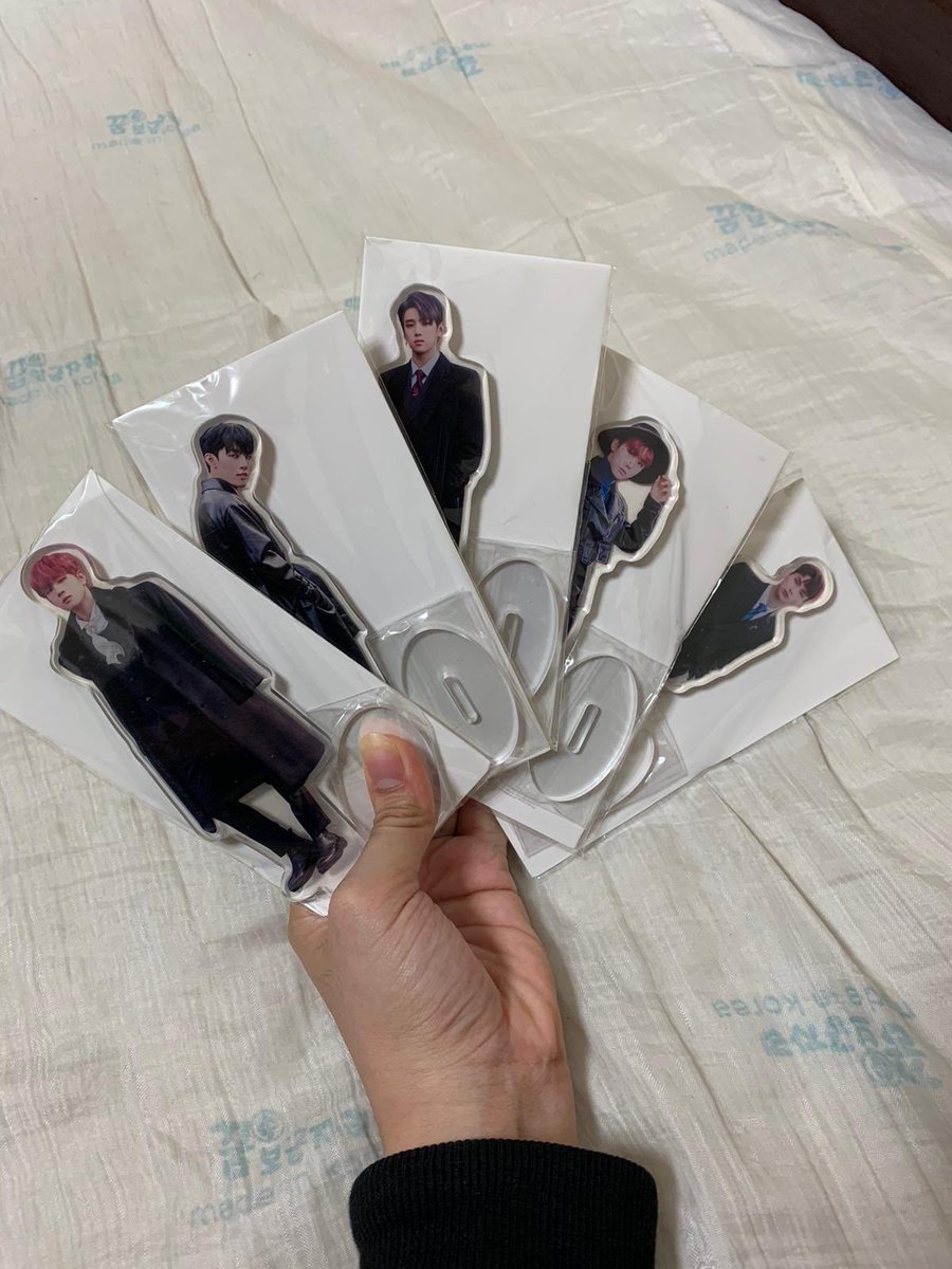 SugarPoppy93's tweet photo. Help rt🥰 thank you! 

⭐️FAST SELLING⭐️

READYSTOCK 

ALL 3 ITEMS $100

1. Dongkiz Standee 1Set.  
2. Dongkiz Lupin Hard Photocard set.   
3. Dongkiz Lupin USB Stick

Prices EXCLUDE paypal fees ✨
Some country can't be ship so please inform us✨

✅ all items are official items! https://t.co/Z4cpjrdOmh