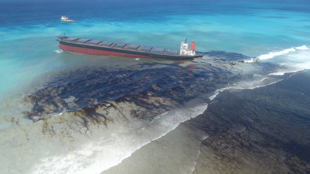 Disastrous oil leak in #Mauritius. The story of the #Wakashio oil spill. youtu.be/GmnD-3r8y5M via @YouTube Help them, RT it, #SaveTheOcean Thanks a lot 🙏