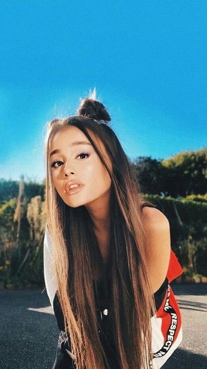 ariana grande:magic in the hamptons - social house