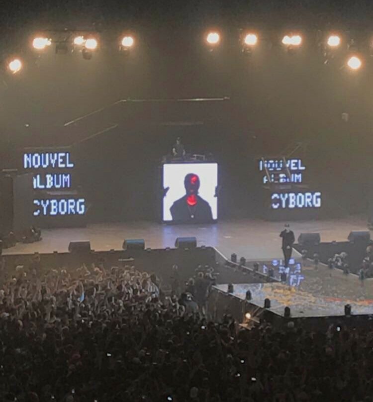 Cyborg est donc le deuxième album de Nekfeu, annoncé et sorti le 2 décembre 2016 juste après son concert à l'accor hotel arena ! Il s'agit d'un projet surprise qui n'a bénéficié d'aucune promo !