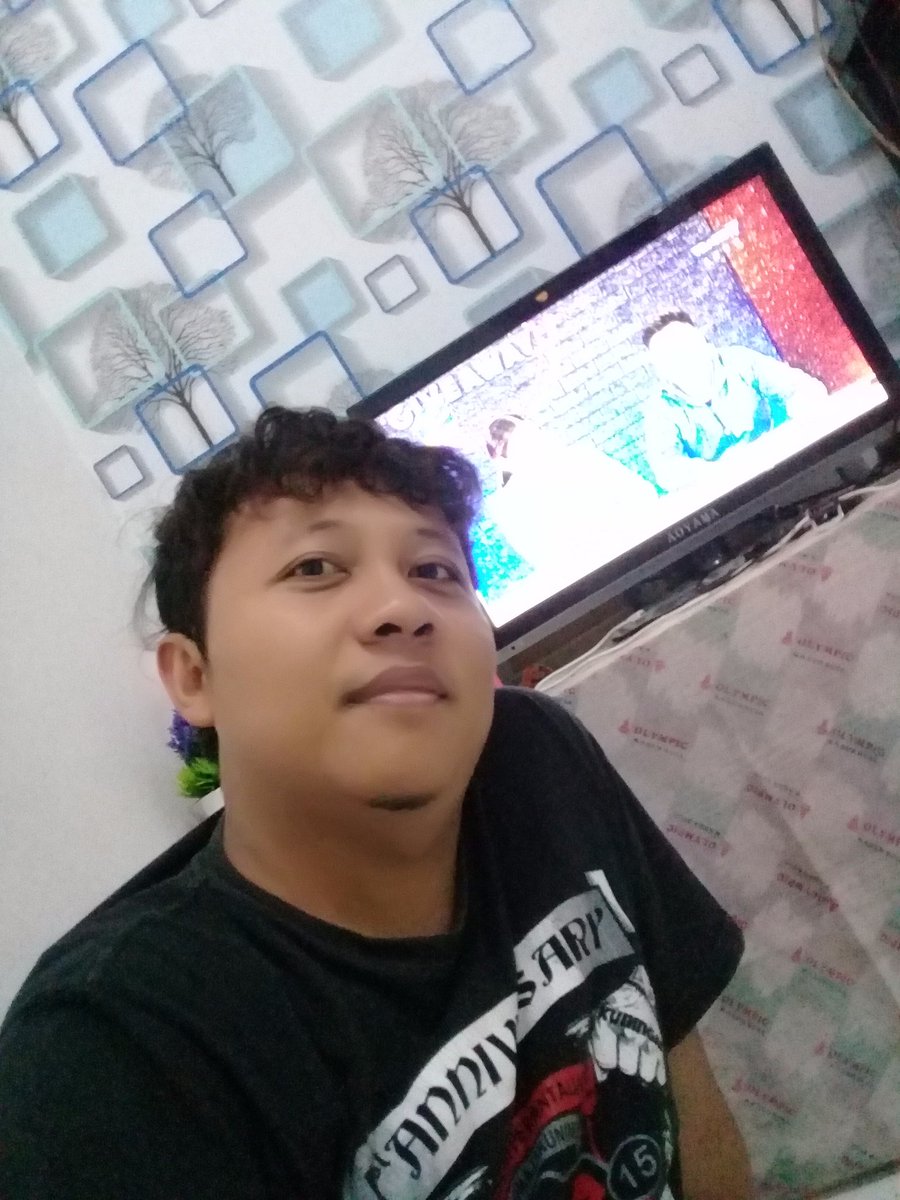 Harta yg Paling berharga, adlah Keluarga."
"Istana yg Paling indah, adlh Keluarga"
"Puisi yg Paling bermakna, adlh Keluarga"
"Mutiara Tiada Tara, adlah keluarga".
Itulah makna keluarga.. keluarga diatas segla galanya...

 #IndonesiaGiveaway7