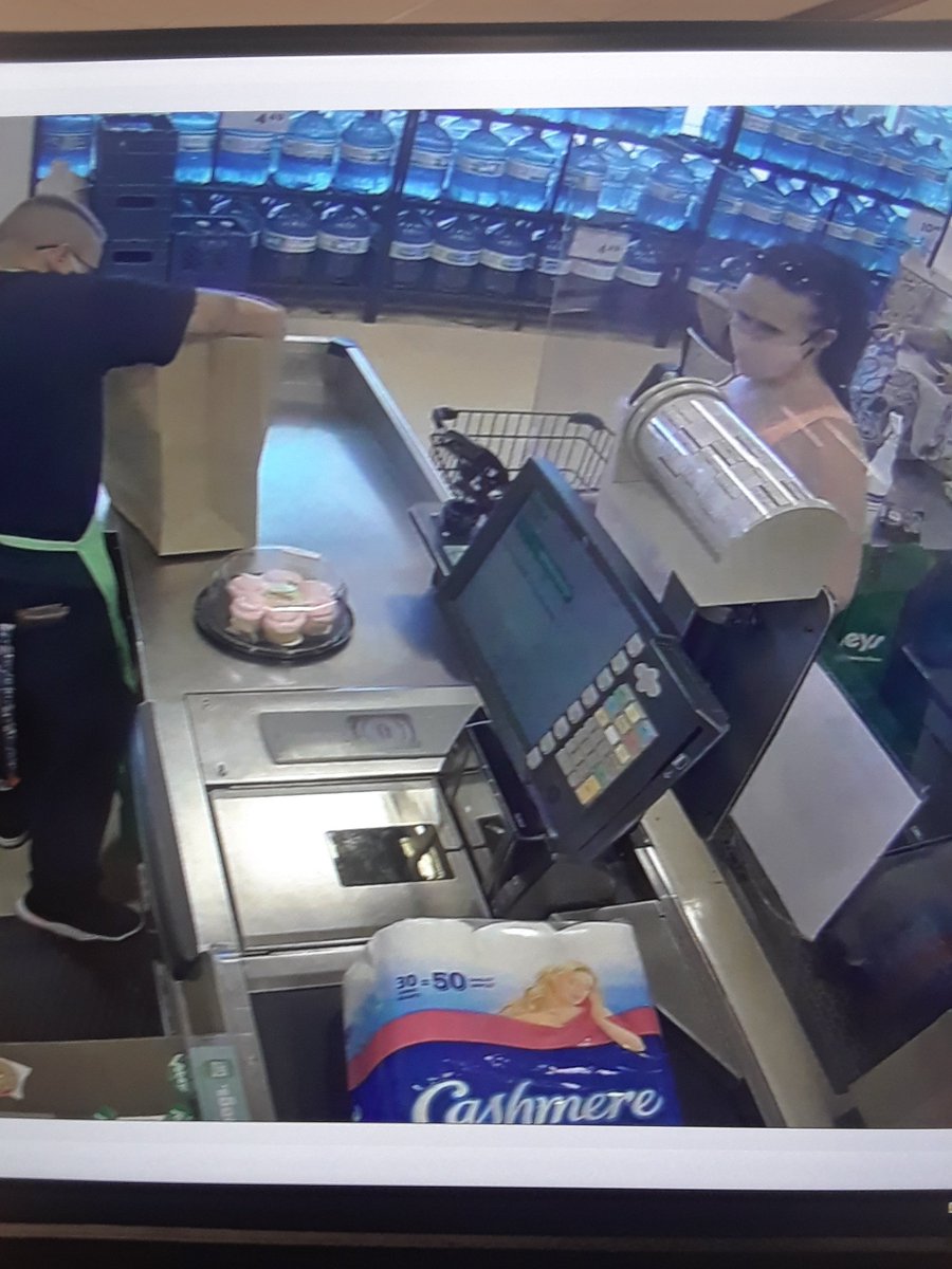 Can you help the #SouthBruceOPP identify this person of interest in a counterfeit money investigation with a @Kincardine_ON business?  Anyone with information is asked to call the #OPP at 1-888-310-1122 or #CrimeStoppers at 1-800-222-TIPS (8477).  #WorkingTogether ^km