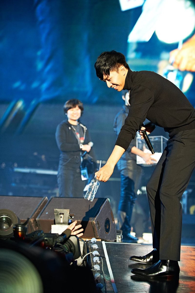 Mirabella_LSG's tweet photo. Обновление на официальном сайте Ли Сын Ги. Hope Concert 2013
Cr. https://t.co/QP57Kn6vGI
#LeeSeungGi #이승기 #ЛиСынГи #Hopeconcert #worldairens #airens https://t.co/5pFPNuyd3Y