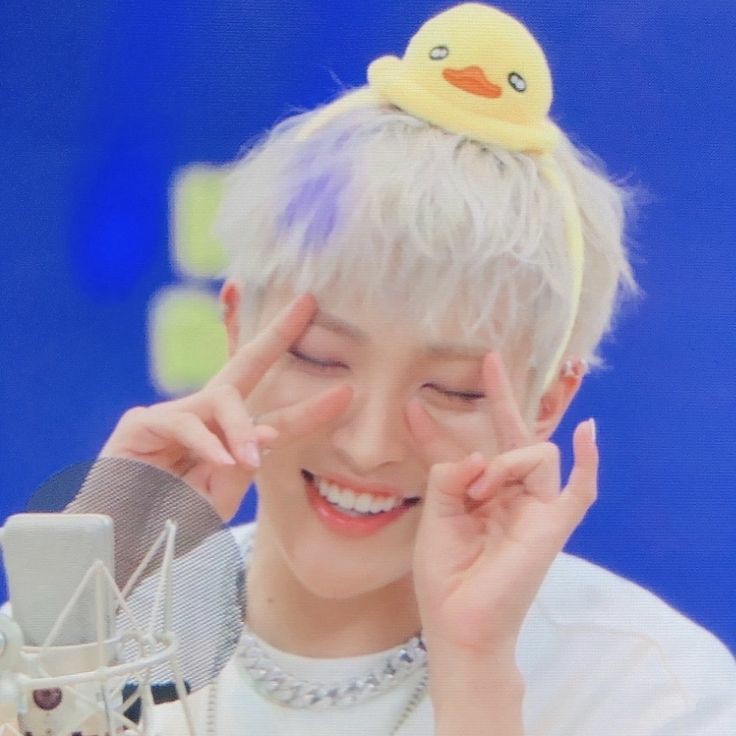 hongjoong adores you !!! he wants to tell you that you should never give up on your dreams and goals because you are able to reach them !! keep going well <33