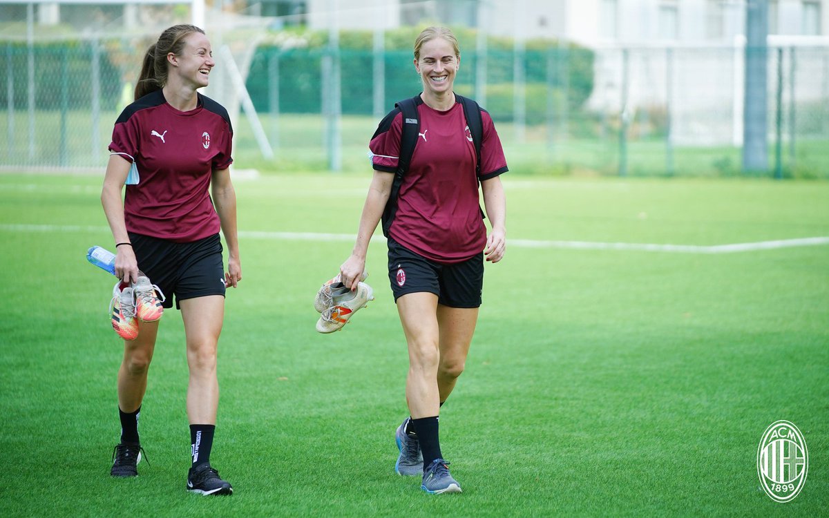 Approaching the San Marino game with a smile 😀

Verso #SanMarinoMilan: si lavora col sorriso 😀

#FollowTheRossonere #SempreMilan