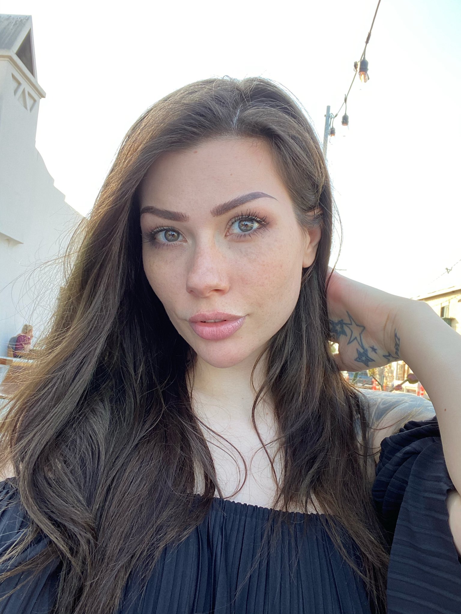 TW Pornstars - Vera Bambi LIVE. Twitter. Been going foundation free a lot recently and it’s done