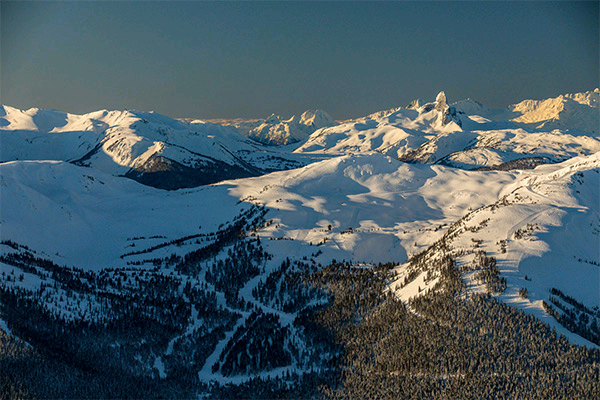 skitravelgo's tweet image. Breaking: Skiing by reservation: @WhistlerBlckcmb releases the details about exactly how that's going to work. Epic Passholders get priority (continuing @VailResorts corporate focus on selling   #epicforeveryone), but others can reserve, too. Details: buff.ly/34GRfns