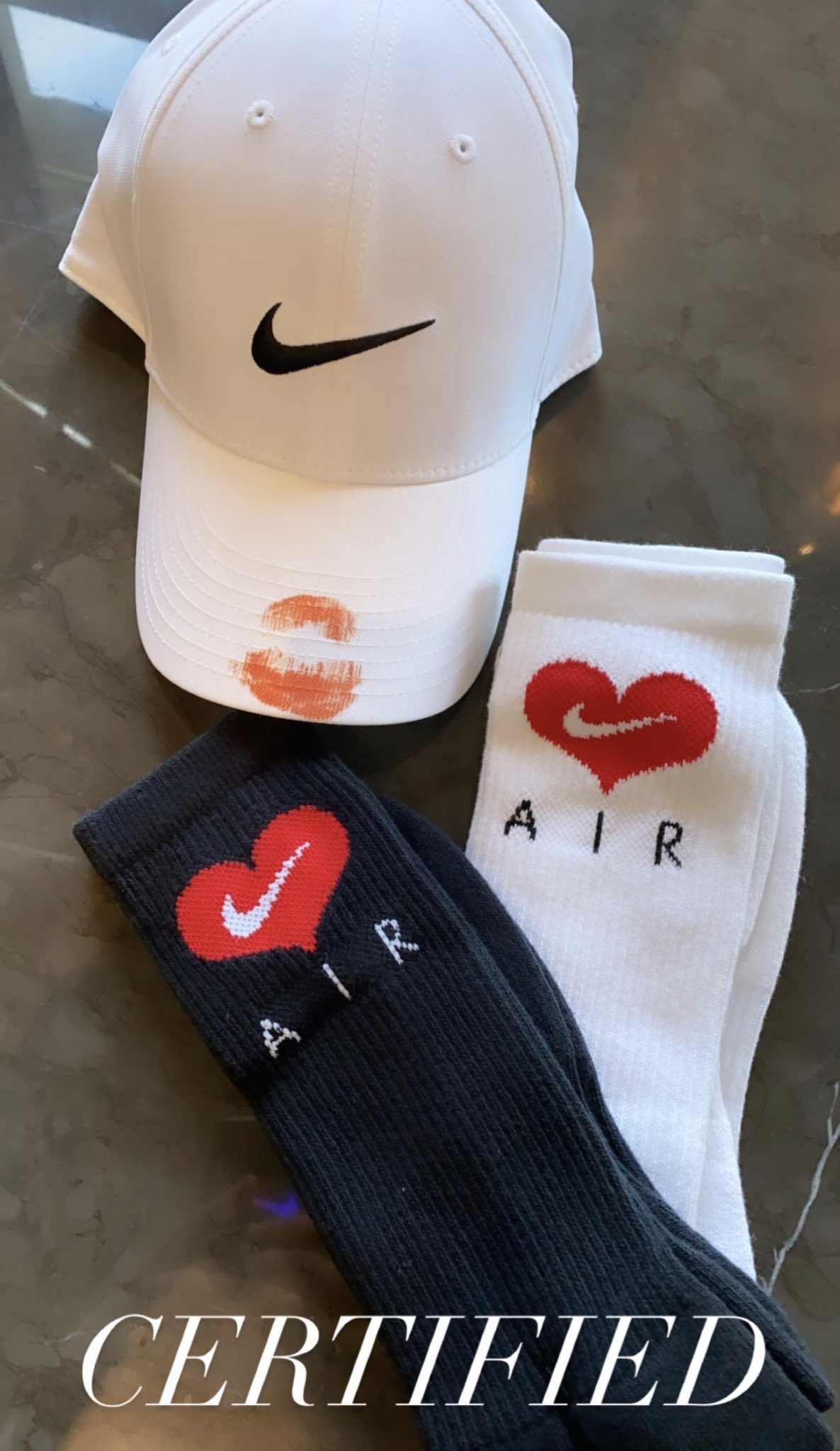 nike heart socks