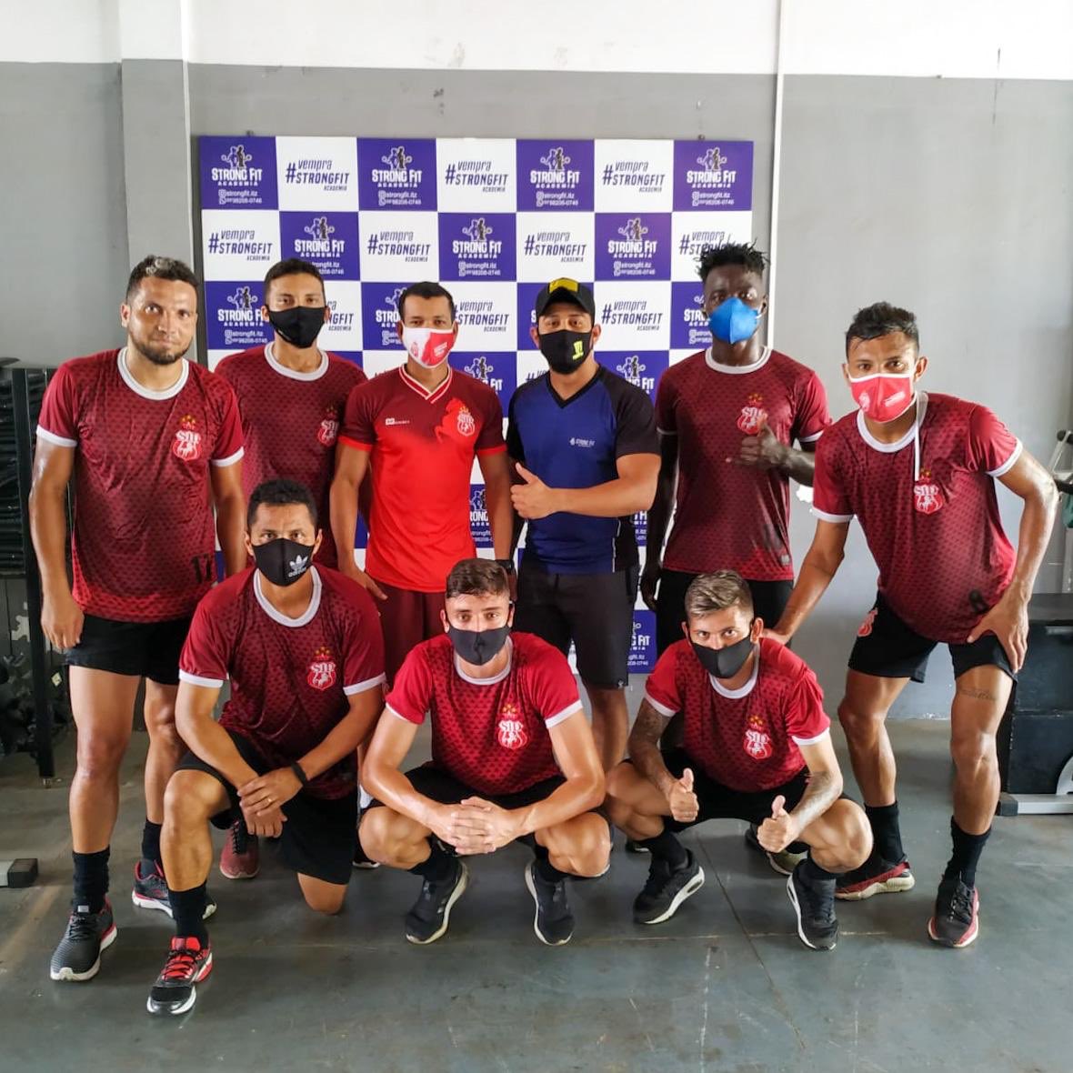 Imp_Oficial's tweet photo. Nossos atletas que não viajaram para Recife, fizeram hoje um trabalho pela manhã, com o nosso preparador físico Raphael, na academia parceira do Imperatriz, @strongfit.itz. 

#Jogaremosjuntos 🇮🇩🐎

#Imperatriz #CavalodeAço #StrongFit https://t.co/5OPyma5Pz2