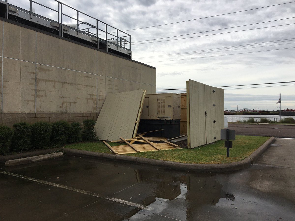 kfdmnews's tweet image. Lamar State College Orange says streets in front of Green Street are flooded. Damage sustained from Laura involves 20+ trees uprooted and blown over, detached garage doors, and broken windows, but no structural damage. The emergency response team is on campus to assess damage.