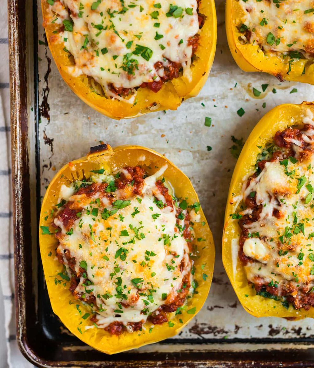 WellPlated's tweet photo. Healthy Spaghetti Squash Lasagna with ground turkey, spinach, and ricotta. All the comforting flavor of lasagna, made easier and low carb! https://t.co/BP8KyTUx03 #wellplatedrecipes #healthy #RecipeOfTheDay https://t.co/pLKhvXki0F
