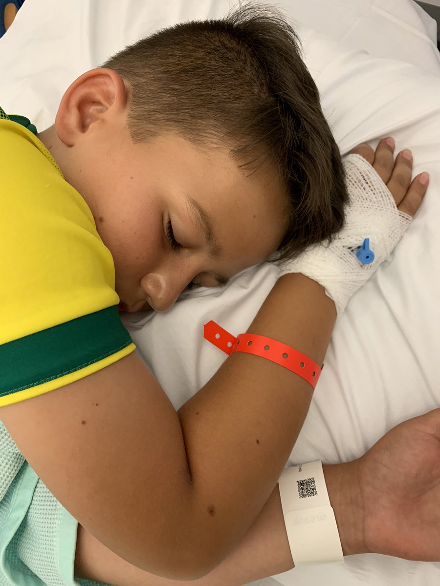 EmElvin117's tweet photo. Sporting his @ToddCantwell_10 shirt for his lumbar puncture and chemo today...only 4 more to go after this one 🙌 https://t.co/R1UsdEgJL4