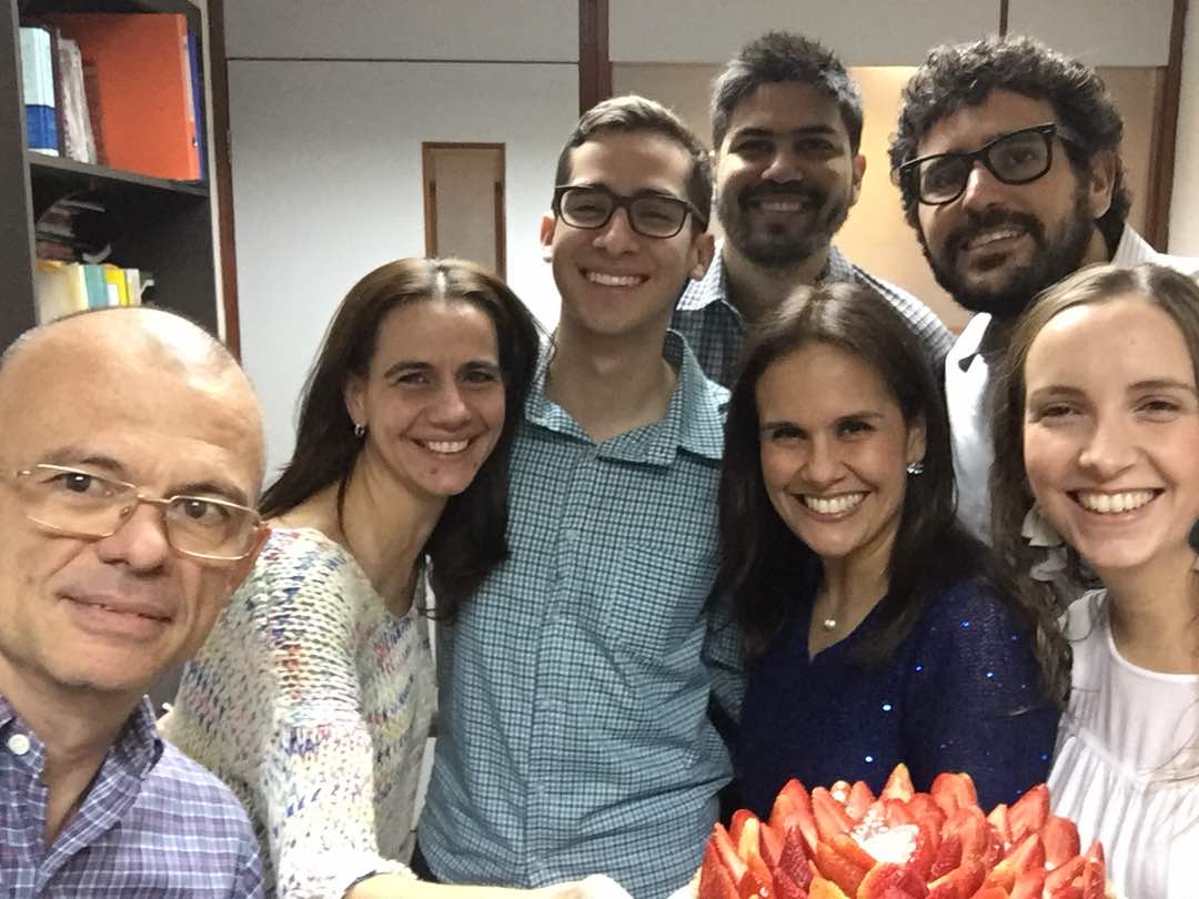 moreaugonzalez's tweet image. Nuestro #TBT. Que pronto podamos seguir celebrando cumpleaños todos juntos. #MGA #LaborGG :)