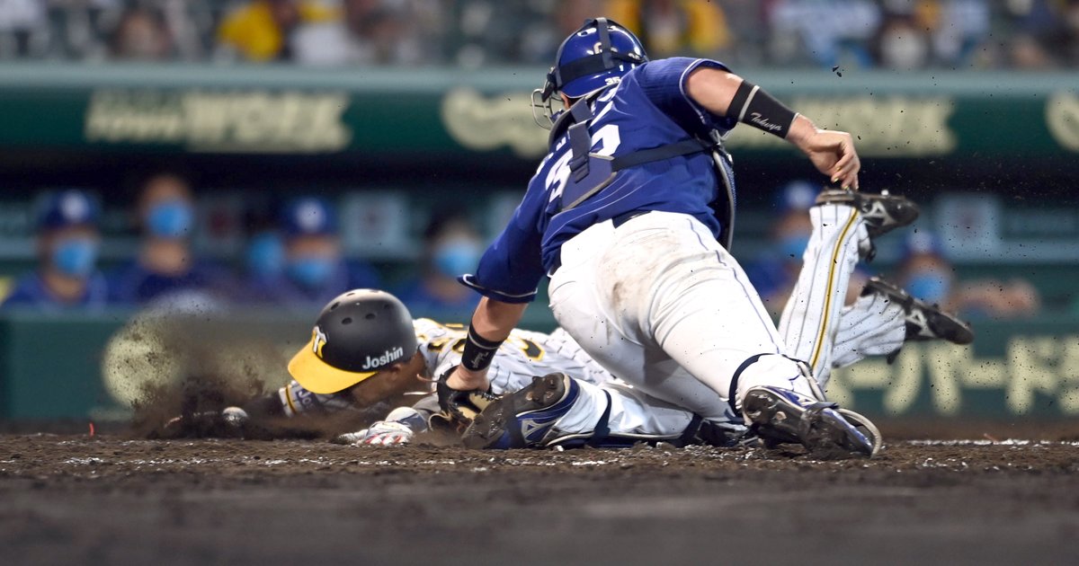小幡竜平 内野手が五回にプロ初安打㊗️ 近本選手の中前打で本塁へ