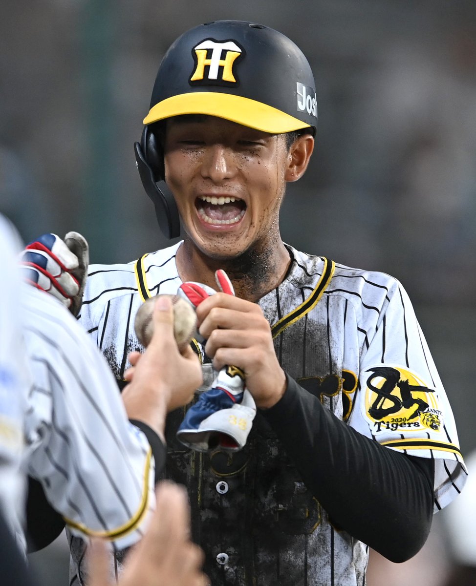 小幡竜平 内野手が五回にプロ初安打㊗️ 近本選手の中前打で本塁へ