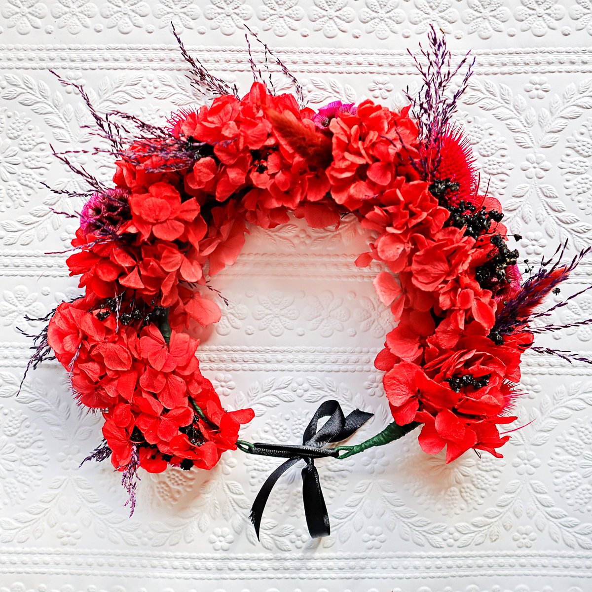 vict666oria's tweet photo. Plz share n check out my little business - https://t.co/BhZxH7SzMl 💐 these are 100% REAL preserved flower crowns, handmade by yours truly 🖤 https://t.co/McDWomuNL4