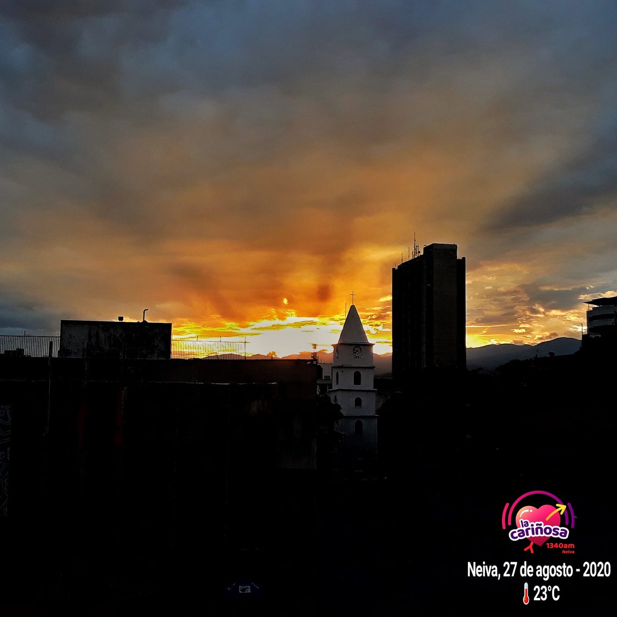 LaCarinosaNeiva's tweet photo. 🌄Feliz jueves para todos. Que todas las bendiciones caigan sobre ustedes y con este amanecer en la capital opita inicamos este día 🌞☕.

💛💚💙¡Escuchas @LaCarinosaNeiva !💜💖❤

#photographylovers #photooftheday #jueves✌ #juevesdetbt #LaCariñosaNeiva #neiva #neivanos https://t.co/byL7tOsKsb