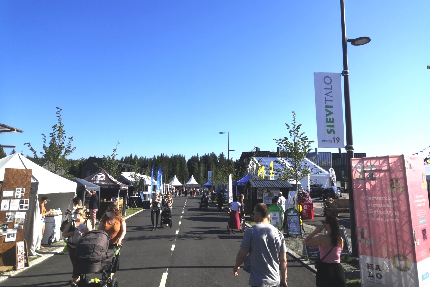 KivaaTekemista's tweet photo. Vierailimme #Asuntomessu'illa #Tuusula'ssa. Avoinna vielä tänään &amp; pe-su, "once in a lifetime"!🏡

Tällaista meininkiä: https://t.co/wW29GQmQlz

@tuusulankunta @rykmentinpuisto @Asuntomessut @piafeinik @kivapiha @visitlohja @LakeTuusula 
#kivaatekemistä #tuusula #asunto #koti🧡 https://t.co/kRumHs4vgv