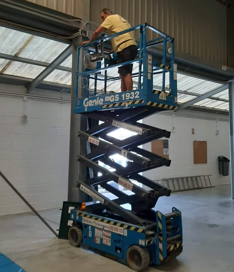 AytoEspera's tweet photo. "MEJORA DE ALUMBRADO EN INSTALACIONES DEPORTIVAS" 
https://t.co/TrJcGC5tYy https://t.co/XLRVtIjH6s