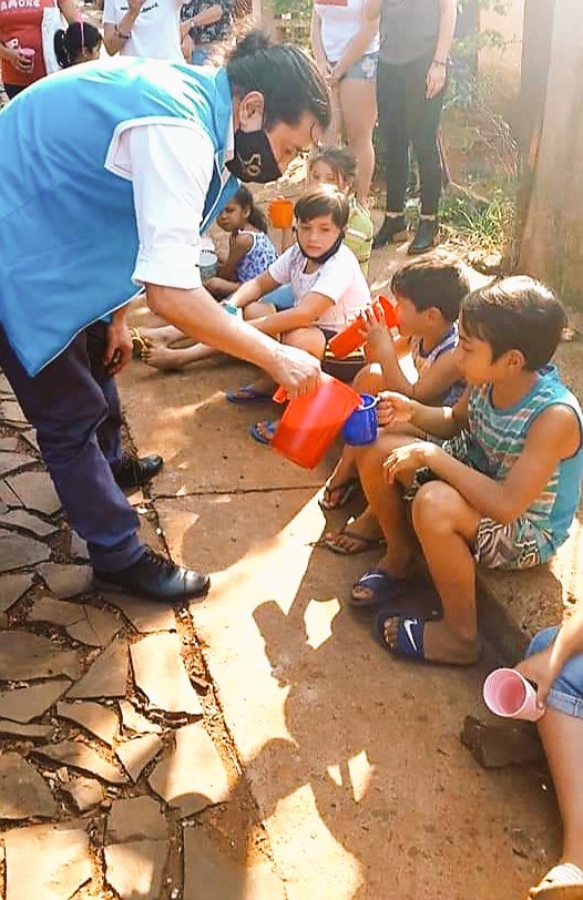 Se educa también con el ejemplo...
#adomissolidaria 

@ADOMIS_Misiones @udpm_misiones @grillo141