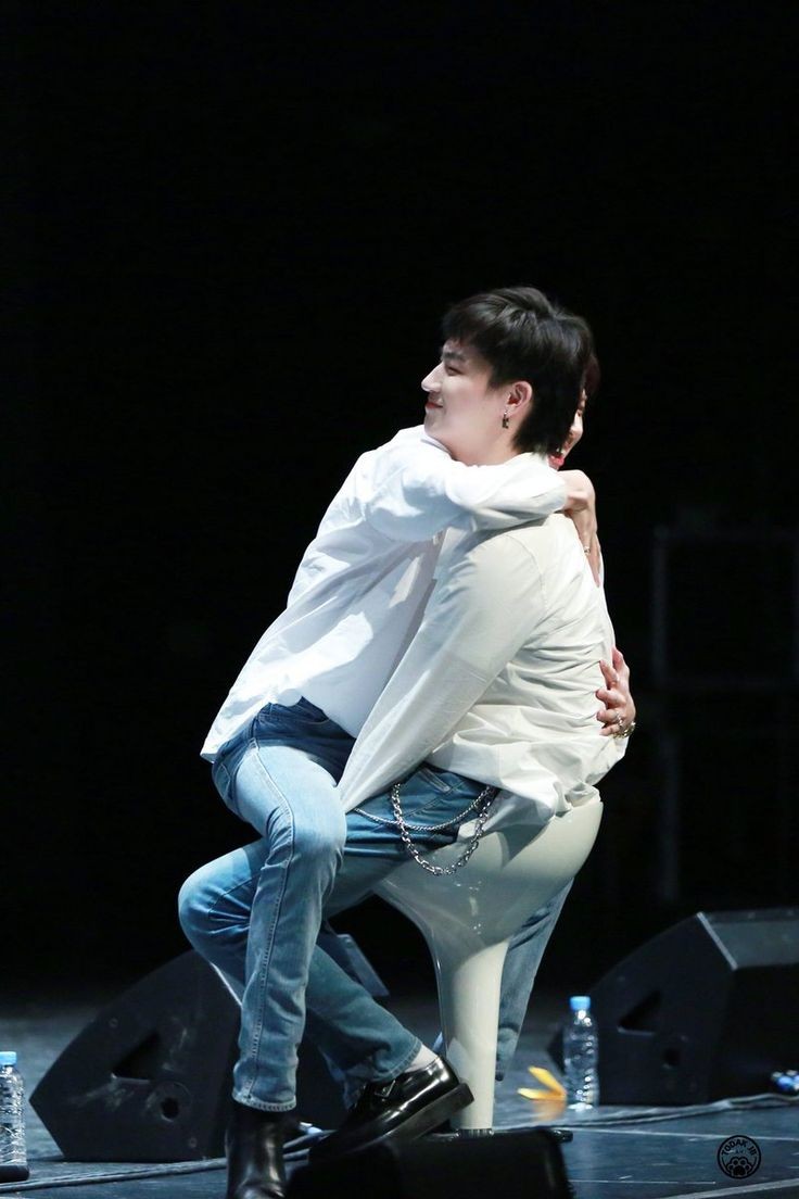 GOT7DAILYY's tweet photo. i really love these photos https://t.co/MYFKtNAY3L