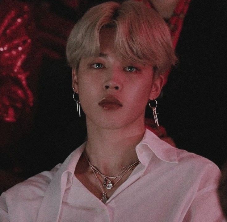 Park Jimin (Jimin): Is part of the vocal line and maknae line (the youngest ppl in the group). He's a great dancer, too. He's one of the softest people in the world but the duality... (hard/soft we don't know). Ah... If you're a straight male, he might change your mind.