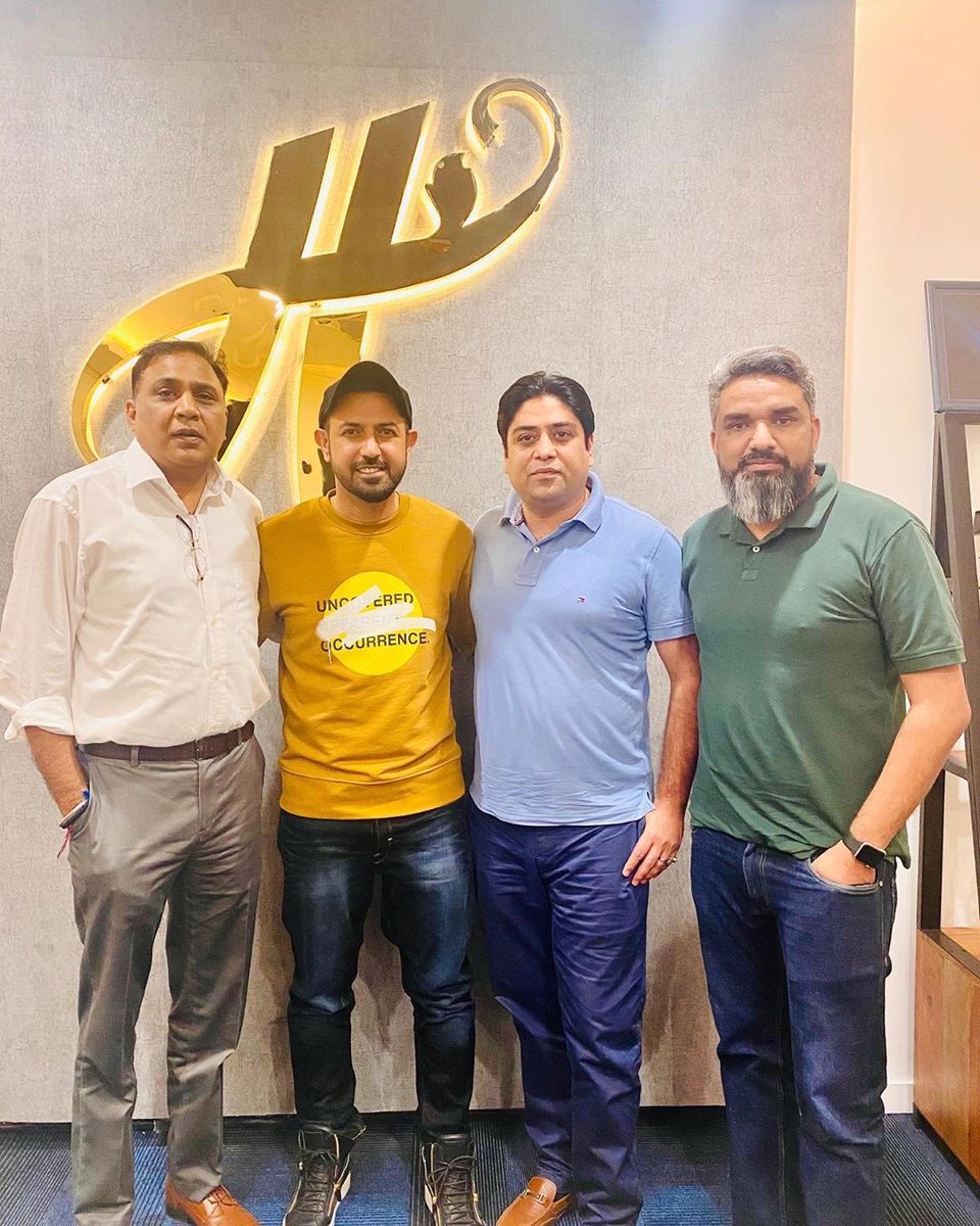 vinodaswal1313's tweet image. New Collaborations Anouncement Soon 👍
@GippyGrewal Bhaji @dineshauluck #SandeepBansal @humblemotionpic @Speed_Records