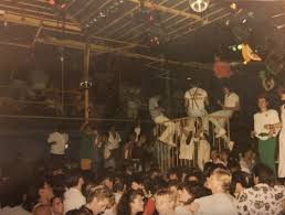 KingsXClubland's tweet photo. #ThrowbackThursday to superclub Heaven. It has a long association with London's LGBT scene. The club is known for Paul Oakenfold's acid house events in the 1980s, the underground nightclub festival Megatripolis, and for being the birthplace of ambient house.
#throwback https://t.co/HESmzdrwr2
