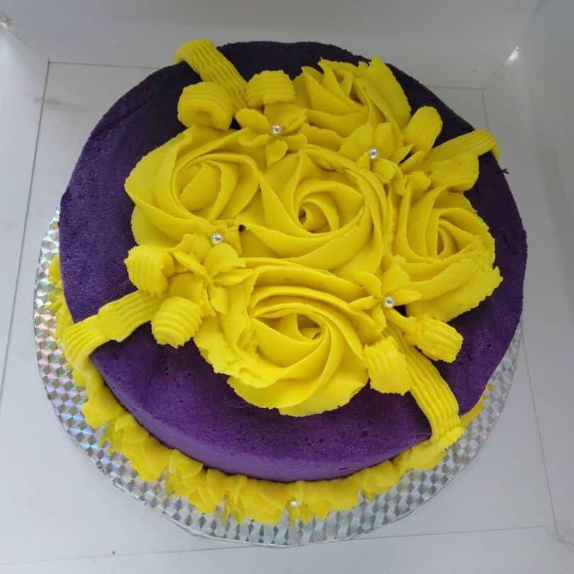 Purple Collection💜

All chocolate with purple and yellow butter cream icing 😋🎂🍰

Send a DM to order yours 📩

#purple #purplecollection #Chocolatecupcake #chocolatecake #yellow #buttercreamicing #chocolate 

#DelinasKitchen