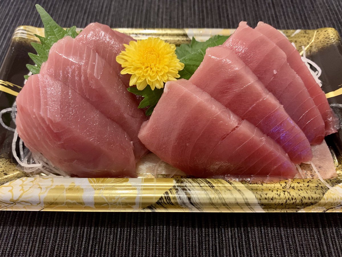 Sanokuni スシローでトラウマレベルの不味いマグロを食べてしまってこのままではマグロと心の距離が出来てしまいそうなのでスーパーで美味しいマグロの刺身を買ってきた